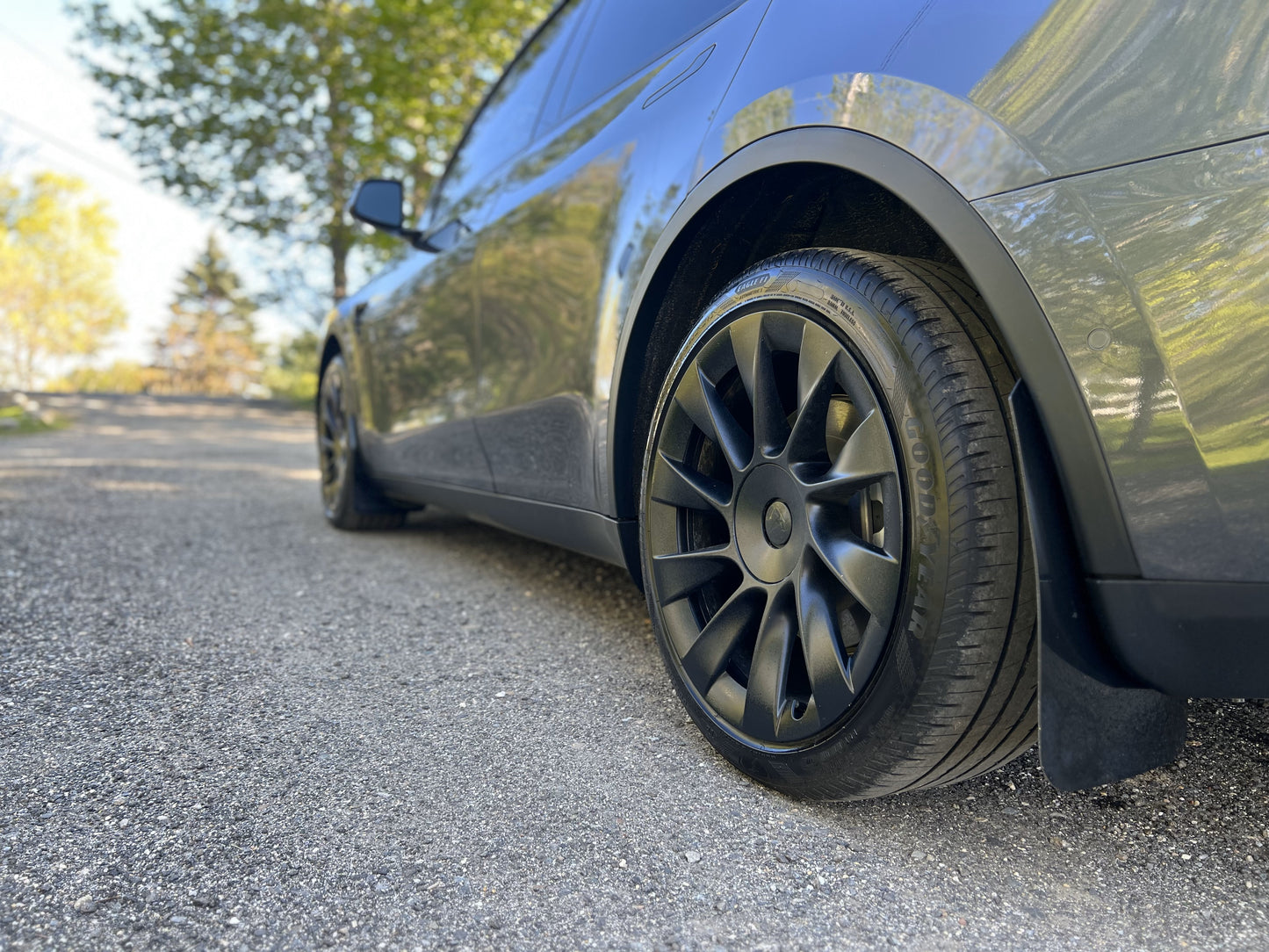 Rally Armor Mud Flaps Tesla Y 2020-23 (Black/White Logo)